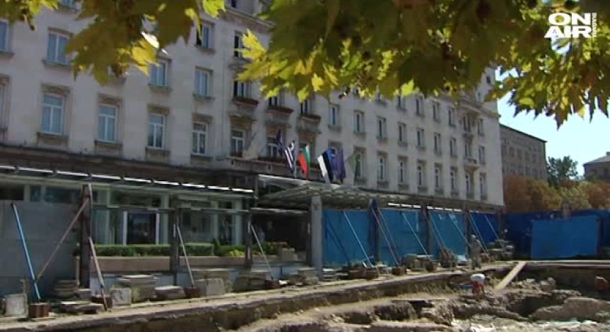 Крие ли се монетарница под площад 