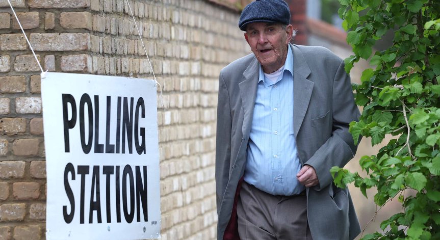 Провеждат се ключови избори в Обединеното кралство