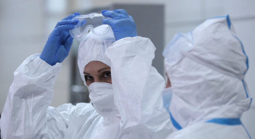 Връщат маските на закрито в София