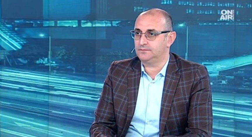 Рахой от едната страна, Пучдемон от другата: Предсрочни избори, очаква експерт