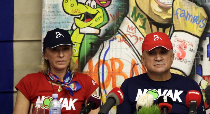 Майката на Джокович: Държат го като затворник, има хлебарки, храната е ужасна