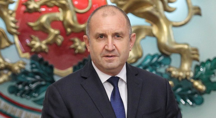 Радев: Страстите се нажежават, не е ясно блъфират ли или играят политически покер