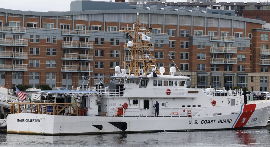 Канадски самолет откри подводни шумове в района на изчезналия батискаф 