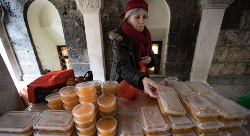 В София ще раздават храна на бездомните хора от днес до 31 декември