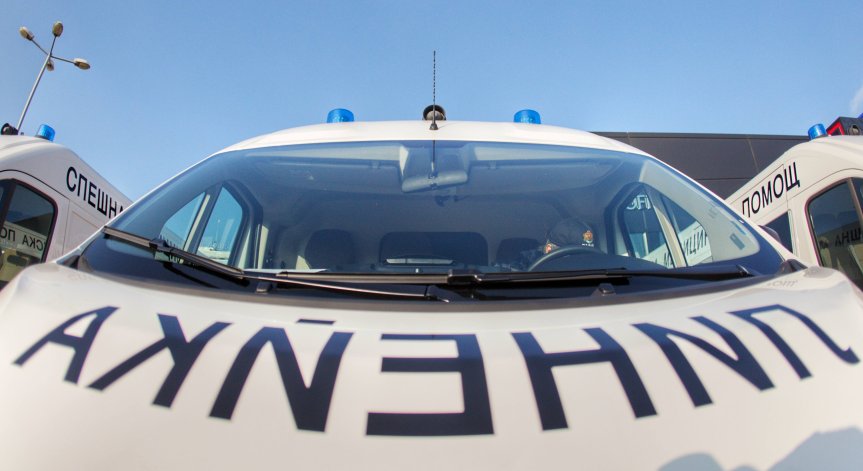 Мъж е в болница след пожар в автосервиз във Варна