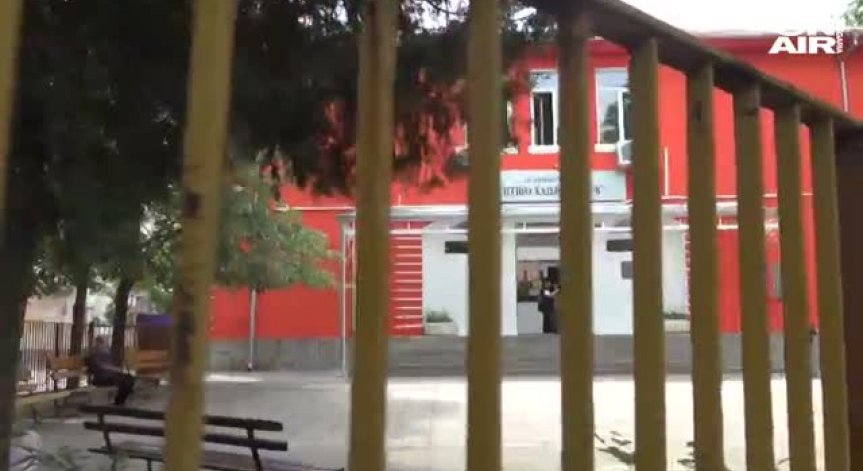 Дилър тероризира деца в пловдивско училище