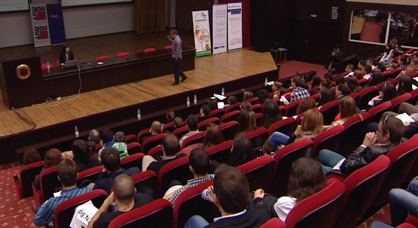 Бизнесът трябва да влезе в университетите