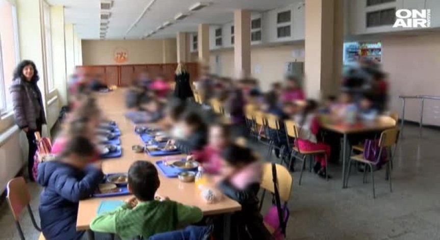 Депутатите ще решават за обвързването на помощите с посещението на училище