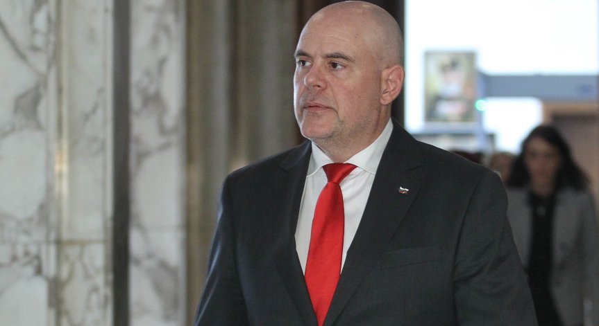 Сериозни промени по избирането и отстраняването на главния прокурор