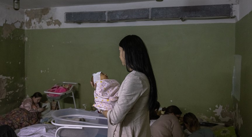 Родилка от Мариупол твърди: Нямаше въздушен удар, украинците изгониха жените и им взеха храната