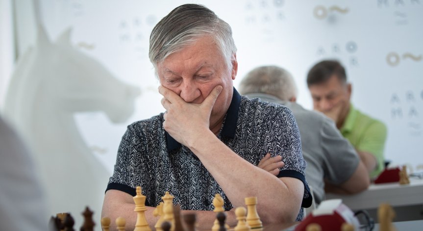Алкохолна интоксикация? Легендата на шаха Анатолий Карпов е в кома 