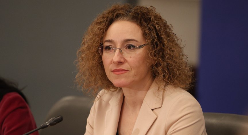 Министър Шалапатова обеща по-високи заплати на социалните работници през 2024 г.