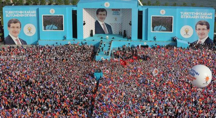 Турция: мащабен митинг на Давутоглу
