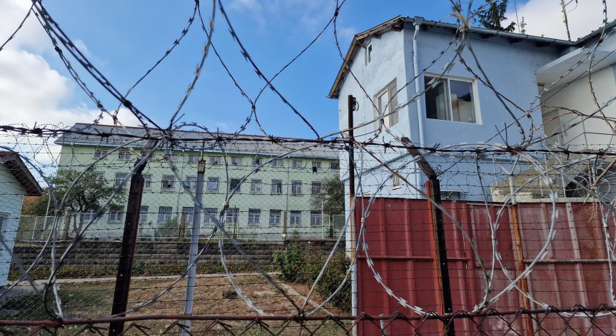 Обирджия, изтръгнал златна верижка от врата на възрастна жена, отива в затвора за две години