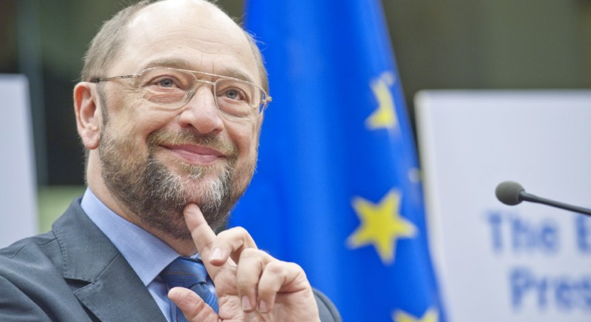 Мартин Шулц посъветвал Ципрас да спре с критиките към Меркел