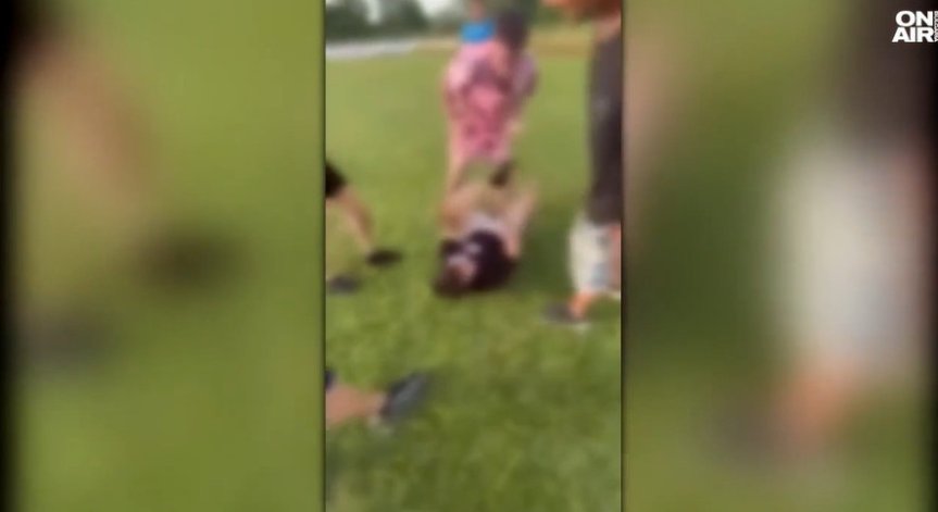 Тийнейджъри пребиха брутално дете в София, заснеха гаврата и я пуснаха в мрежите