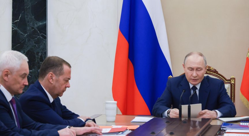 Медведев: ЕС даде милиарди на киевския крадец, които никой няма да върне