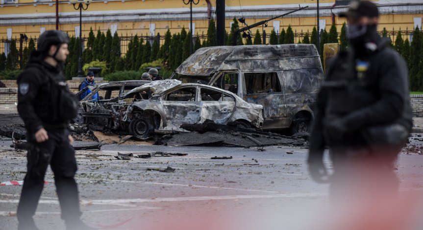 Русия мобилизира войски в Херсон, готви се за сериозна защита