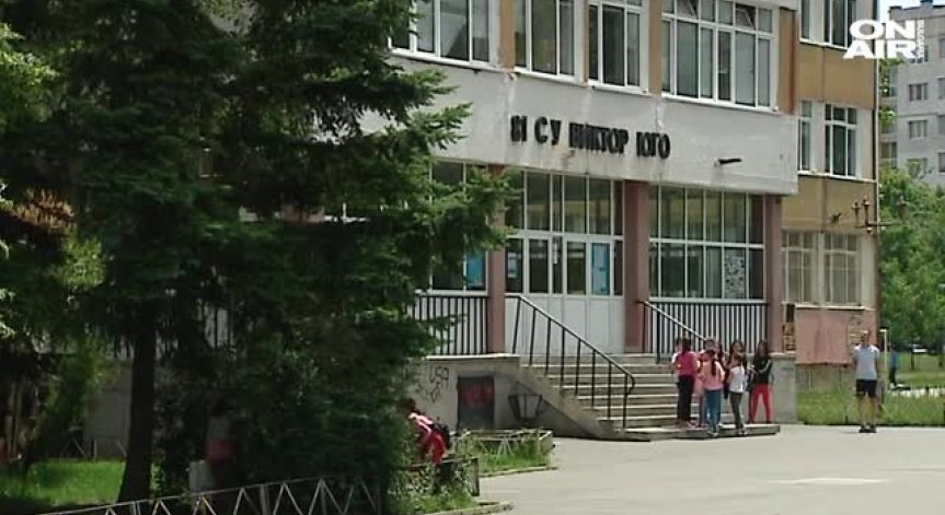 Деветокласник наби учителка в столично училище