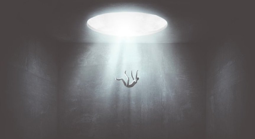 Как да тълкувате сън, в който падате от небето или от скала