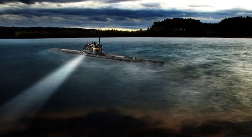 Аматьорщина: Да си в Кралския флот и да снимаш еротични видеа на секретна подводница