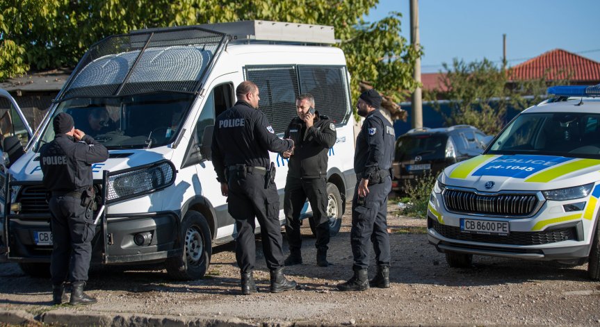 МВР издирва нагъл автокрадец.