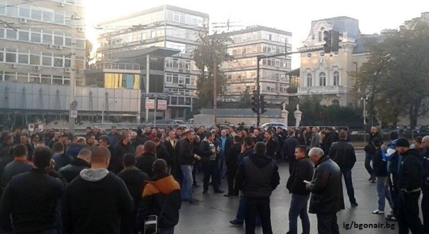 Служители на МВР излязоха на протест в София