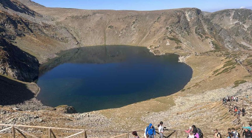 Условията в планината остават рискови.