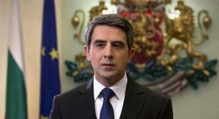 Плевнелиев към депутатите: Четете Конституцията и не погазвайте правата на българите