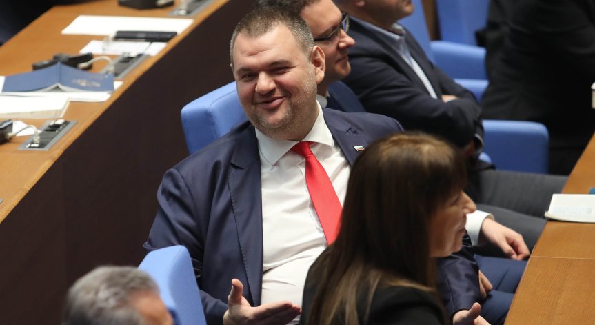 ДПС е единно и подкрепя както Доган, така и Пеевски, и Чакъров