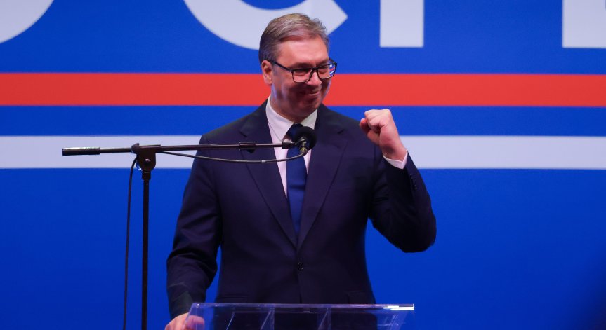 Случилото се поставя под съмнение плановете на президента да посети Москва за парада.