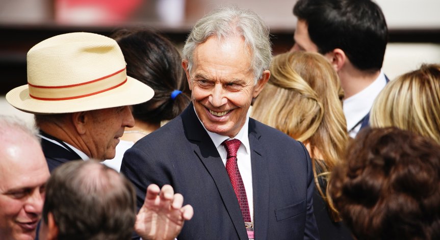 Тони Блеър е уличен в нарушаване на наложената му карантина