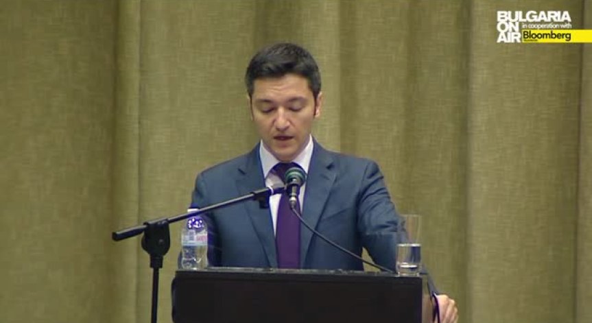 Вигенин: Честата смяна правителства демотивира администрацията