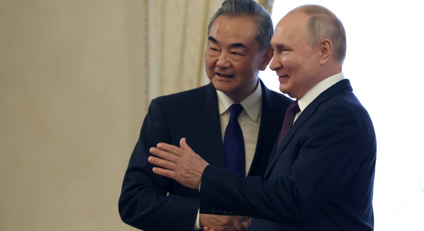 Китай задръсти Русия с екстремен внос, 150 000 излишни контейнера чакат за превоз