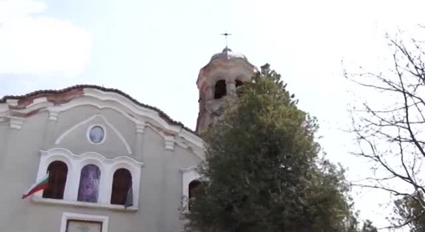 Най-старият храм в Ямбол с рушаща се камбанария