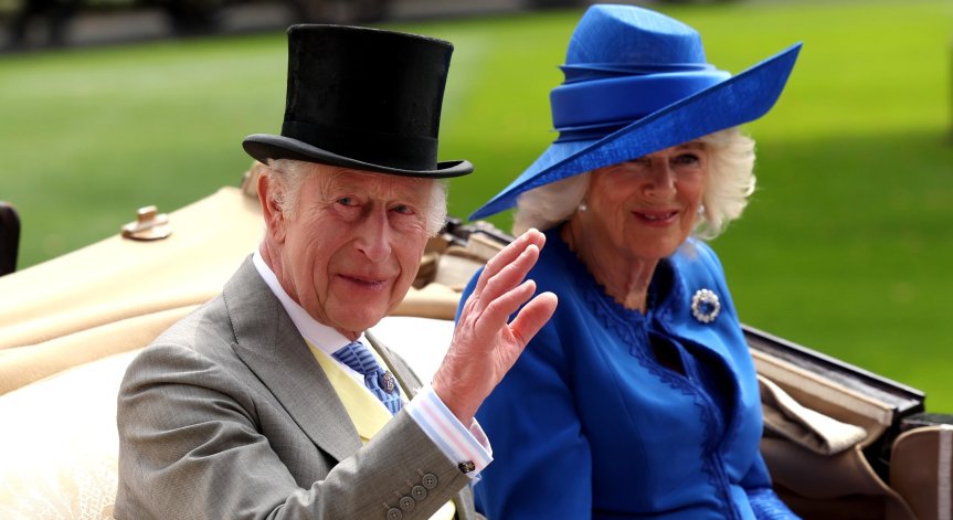 Сделките с херцогствата Ланкастър и Корнуол са били на стойност почти 50 млн. паунда.