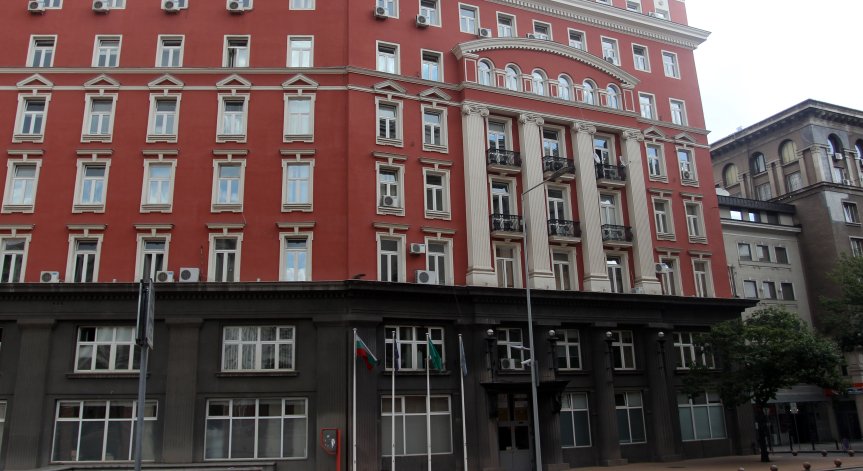 Близо 1800 деца и младежи от социалните услуги получават компютърна техника