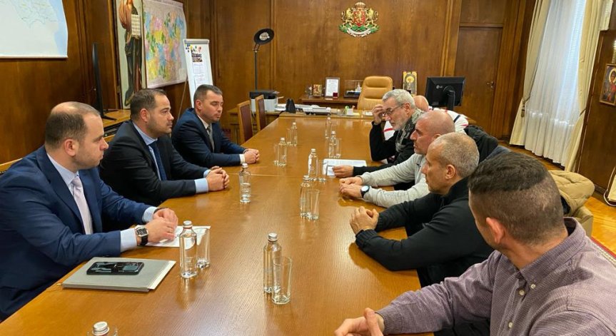 МВР застана зад ексграничарите, за които Турция издаде червена бюлетина