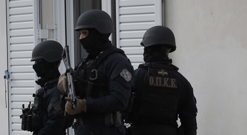 Послание? Бомба порази 5 къщи на руски емигранти край Атина