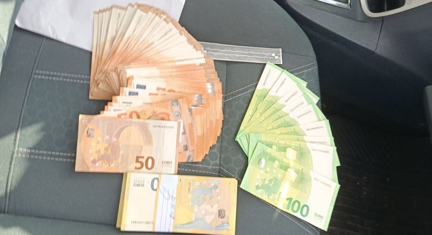 Задържаха двама мъже за схема с кредитни измами