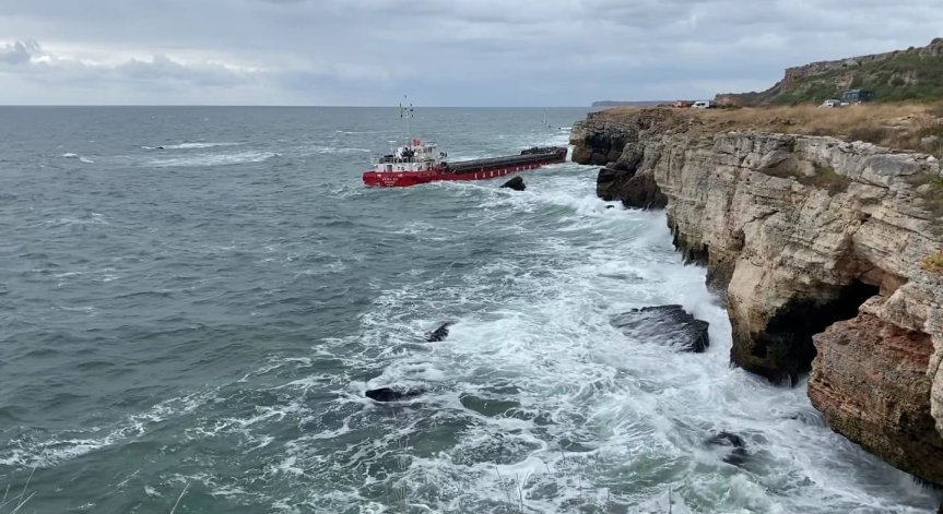 Силен вятър прекрати разтоварването на 