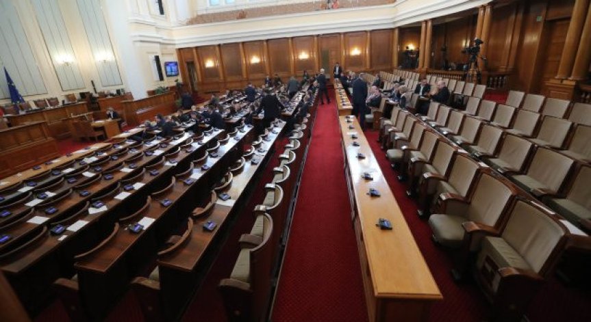На извънредно заседание парламентът обсъжда с наказанията за домашното насилие