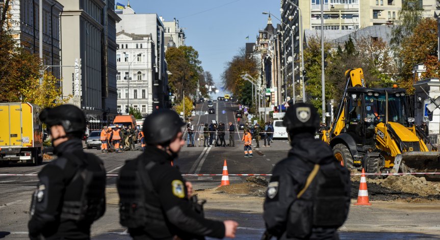 Киев бе принуден да намали потреблението на ток след руски обстрел по енергийна инфраструктура