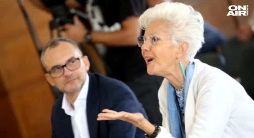 Райна Кабаиванска поставя 