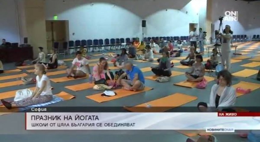 Десетки школи у нас честват Международния ден на йогата