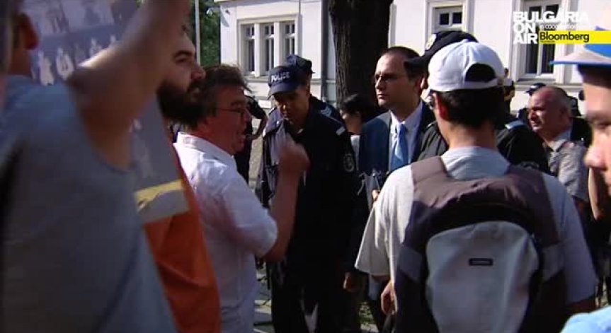 Протест и контрапротест за съдебната реформа пред Народното събрание