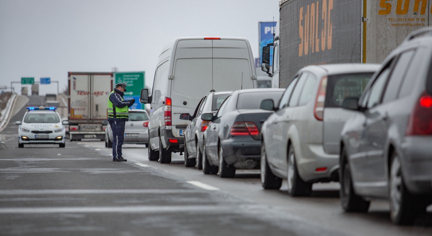 Три коли се нанизаха във верижна катастрофа на изхода на София по 
