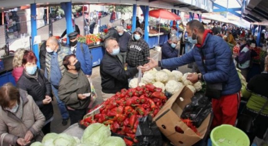 Цените на едро: Мляко, пилешко, олио поскъпват, зеле, банани поевтиняват