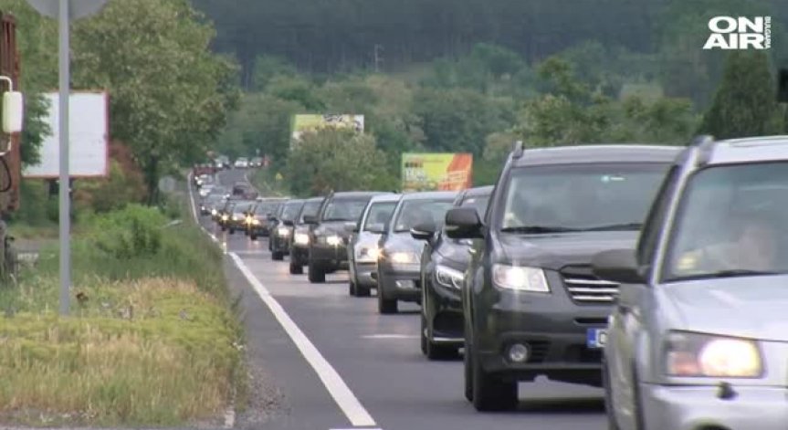 Засилен трафик и контрол по пътищата след Гергьовден