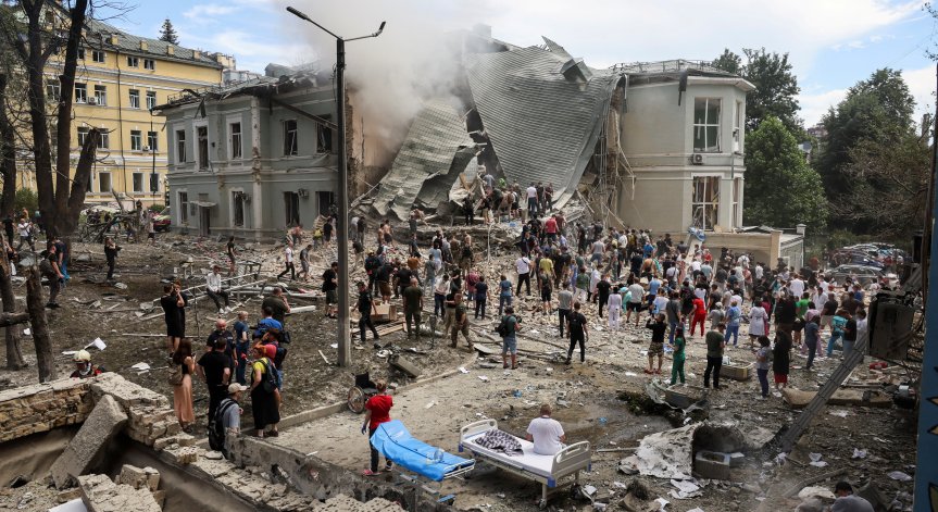 Едновременно в Киевска област се засича група дронове, движещи се на юг и югозапад.